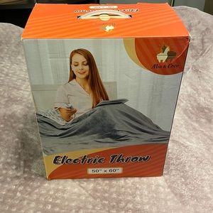 Mia & Coco ELECTRIC THROW 50” X  60” brand new in box